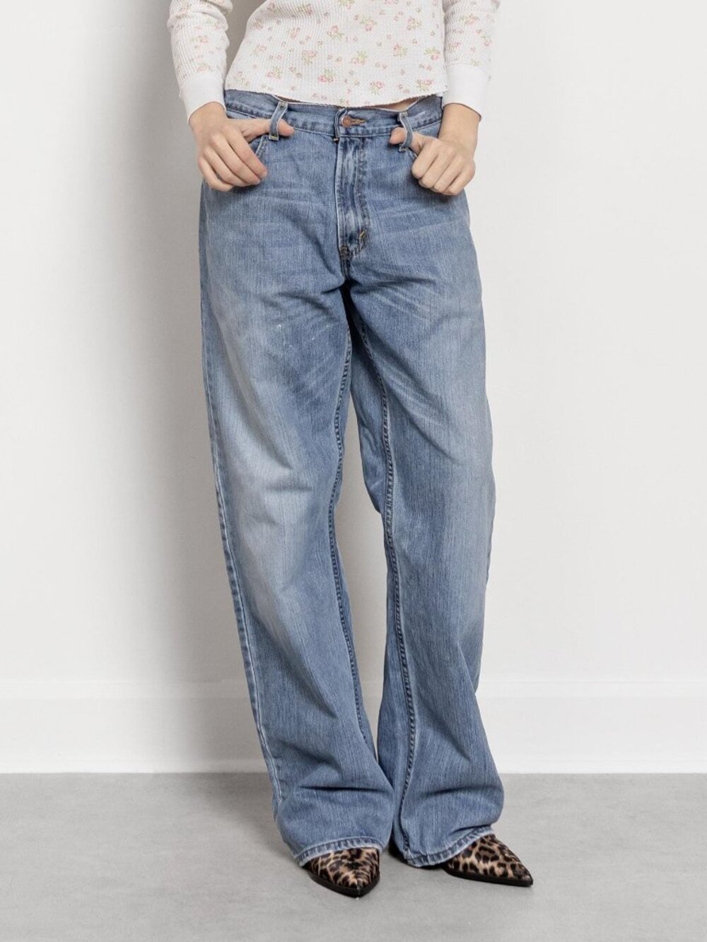 LEVI'S Baggy Vintage Jeans: Wide Leg Denim Pants, Size Medium / 45 Inch Hips